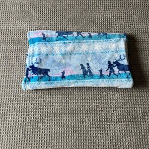 Disney Frozen fleece blanket. In good condition
